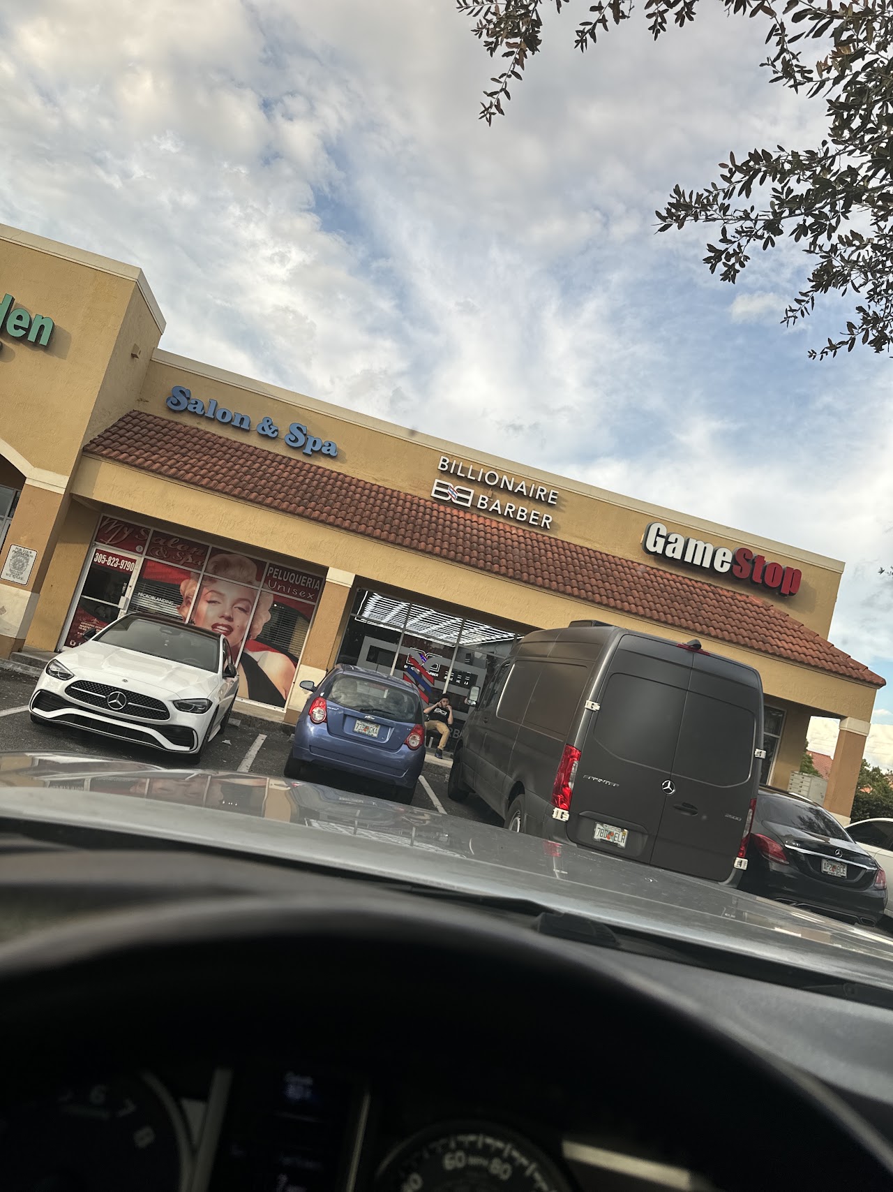 Barber station